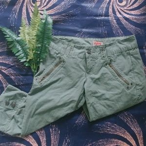 Khaki Green No Boundaries Juniors sz 7 capri pants